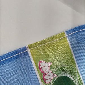 Venta al por mayor HDPE ajo bolsa de malla cebolla patata maíz tejido ajo vegetal bolsa de malla con etiqueta - Product Image 4