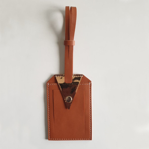 Etiquetas de equipaje de cuero PU Etiquetas de equipaje con solapa y correa de lujo personalizadas para mujeres y hombres - Product Image 1