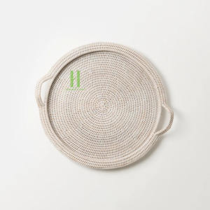 Plateau rond en rotin naturel fait à la main Nouveau design avec poignées Matériau en bambou pour la décoration de la maison et les fêtes Fabriqué au Vietnam - Product Image 1