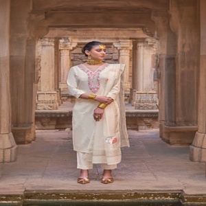 Ropa informal de algodón con pantalón Kantha Work Kurti y fabricación y proveedor de moda para mujer Dupatta DE LA India al precio más bajo - Product Image 1