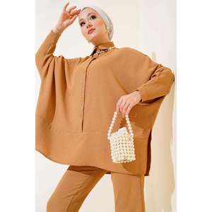 Conjunto de 2 Piezas con Mangas Murciélago y Botones Color Camel - Product Image 1