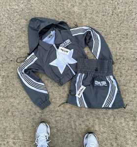 ชุดวอร์ม OEM แบบกำหนดเอง เสื้อฮู้ดดี้และกางเกงขาสั้นผู้ชาย ขายส่ง ชุดวอร์มผู้หญิงแบบกำหนดเอง ชุดขาสั้นสำหรับผู้ชาย ชุดออกกำลังกาย - Product Image 1