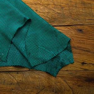 Cuero perforado verde azulado exuberante disponible en 1 a 22 pies cuadrados para productos de cuero personalizados. - Product Image 3