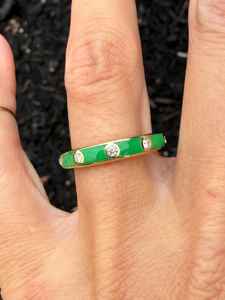 Bague de fiançailles et de mariage en or jaune 14 carats, sertie de diamants naturels, avec un cadre en émail vert luxueux, empilable - Product Image 2