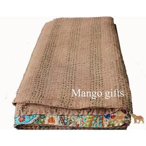Manta de Cama Kantha Hecha a Mano con Diseño Paisley, 100% Algodón, para Camas Queen y King, de Mango Gifts - Product Image 3