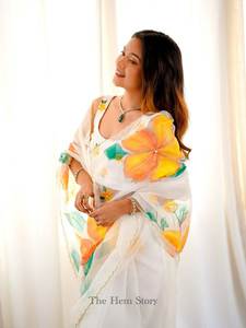 Sari en soie de designer avec chemisier pour les fêtes Bollywood indien ethnique prêt à porter en une minute pour l'hiver pour les festivals - Product Image 4