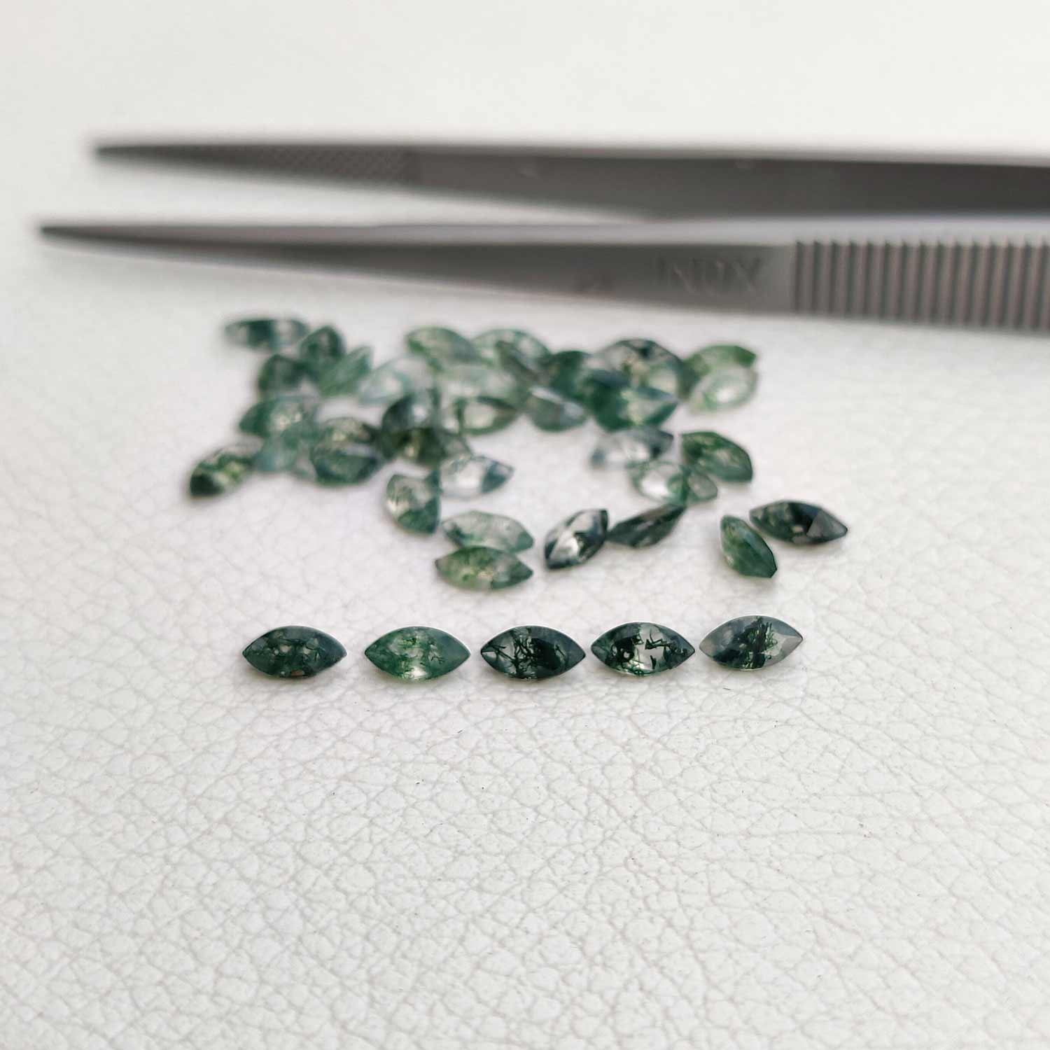 สีเขียว