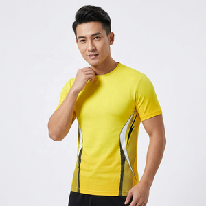 เสื้อเจอร์ซีย์กีฬาผู้ชายสีเหลือง แขนสั้น คอกลม ระบายอากาศได้ดี ผลิตจากโพลีเอสเตอร์ พร้อมพิมพ์ชื่อทีมด้านหน้า ทรงพอดีตัว เหมาะสำหรับฤดูร้อน - Product Image 1