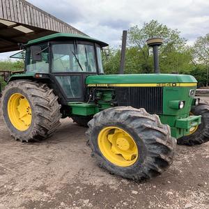 รถแทรกเตอร์ตีนตะขาบ John Deere 3640 21 แรงม้า ขับเคลื่อน 4 ล้อ ระบบเกียร์ ประสิทธิภาพสูง เครื่องยนต์และเกียร์คุณภาพพรีเมียม จัดส่งรวดเร็ว ขายส่ง - Product Image 1