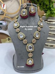 Parure de bijoux Kundan pour la mariée traditionnelle au meilleur prix Collier et boucles d'oreilles en laiton fabriqués à la main pour mariage royal ou soirée - Product Image 2