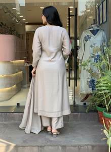 Ensemble de 3 pièces en coton mousseline pur avec broderie de sequins, Kurti, pantalon et dupatta prêts à porter, doux et respirant pour l'été - Product Image 5