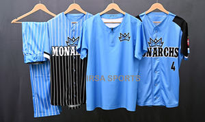 Conjunto de Camiseta y Pantalones de Fútbol con Cuello en V, Sublimados, Transpirables y de Alta Calidad, Unisex, en 100% Poliéster - Product Image 2