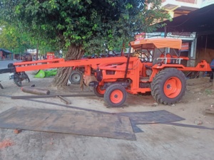 Vishwakarma Agro Hydraulique Poll Erection Machine avec Tracteur 50HP Puissance 1600kg Poids Poll Hole Digger - Product Image 4