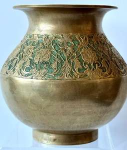 หม้อน้ำทองเหลืองสลักลายทางศาสนาทำด้วยมือทองเหลืองขัดเงาแท้แบบดั้งเดิมสำหรับเป็นของขวัญตกแต่งบ้าน - Product Image 3