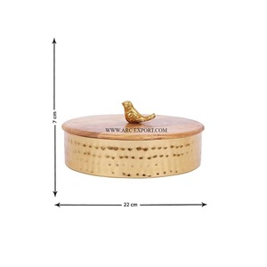 Articles de cuisine décoratifs martelés en or poli avec couvercle en bois et bouton de moineau pour la cuisine - Product Image 1
