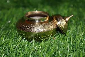 ดานิทำด้วยมือทองเหลืองบริสุทธิ์พร้อมดอกไม้แกะสลักที่สวยงามสำหรับวัดและตกแต่งโต๊ะเครื่องแป้งและใช้ในบ้านของฮินดู - Product Image 4