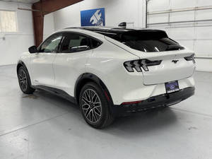 Ford Mustang Mach-E Premium 2024 Estándar de Fábrica Confortable - Product Image 4