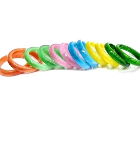 Bracelet élégant en résine acrylique rose avec motif étoile blanche, unisexe, tendance, fantaisie, style mignon, anniversaire pour femme - Product Image 3