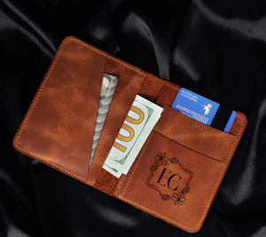 กระเป๋าสตางค์หนังสลักชื่อย่อแบบกำหนดเองสำหรับผู้หญิง กระเป๋าสตางค์ใส่บัตรเครดิตสำหรับผู้หญิง ของขวัญวันเกิด ของขวัญส่วนตัวสำหรับผู้หญิง - Product Image 1