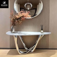 Table console en acier inoxydable à dégradé torsadé, plateau en marbre rose, table de décoration moderne de luxe pour l'entrée