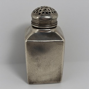 Moulin à poivre et shaker en laiton élégant avec artisanat classique en cuivre poli fait à la main conçu pour les repas décoratifs - Product Image 5