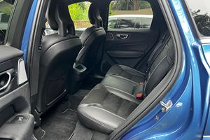 VOLVO XC60 T6 R-DESIGN 2018 d'occasion, conduite à gauche/droite - Product Image 2
