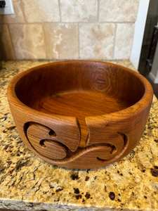 Cuenco de Hilo de Teca con Diseño Único, Calidad de Obra de Arte, para Tejer y Hacer Ganchillo, 10" x 4", Excelente Estado Vintage - Product Image 5