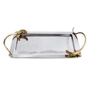 Plateau en métal d'inspiration antique argenté Accent décoratif pour les maisons rustiques et traditionnelles Plateau décoratif en métal rectangulaire pour la maison d'accent - Product Image 2