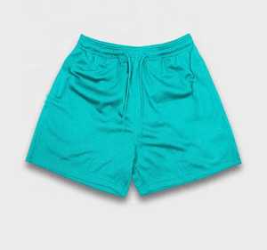 Shorts de sport mi-taille pour hommes, personnalisables avec broderie, style urbain décontracté, poches, 100% polyester, toile gris fumé, séchage rapide - Product Image 3
