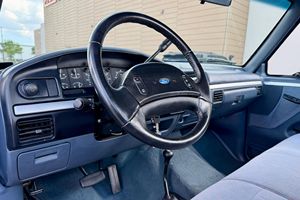 Ford F-150 Flareside XLT 4x4 de 1992, Motor V8 de 5.8 Litros, Caja Flareside, Color Azul Lapis Metálico - Product Image 5