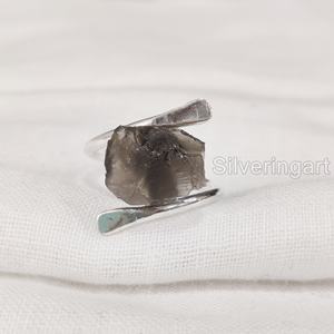 Bijoux en pierre brute Bague pour femme Quartz fumé brut naturel Pierre précieuse Pierre de naissance Bague croisée Bague en argent sterling 925 faite à la main - Product Image 3