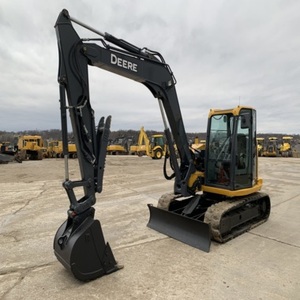 Excavadoras Compactas Usadas John Deere 85G con Cabezal de Perforación Giratorio y Cabina Cerrada para Trabajos Agrícolas, Paisajismo y Construcción - Product Image 1