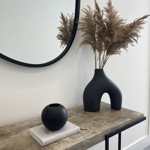 Florero de cerámica negro mate simple para decoración de oficina y sala de estar a la venta para regalar - Product Image 5