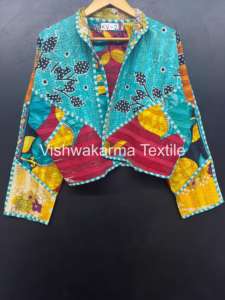 Veste courte matelassée Kantha vintage, finition artisanale, réversible, patchwork écologique, col roulé, tricotée, boutonnée, pour femme, automne - Product Image 5