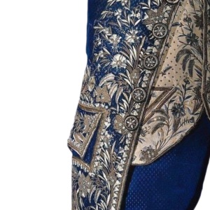 Traje de corte francés, hecho de seda e hilo metálico, datado de finales del siglo XVIII o principios del siglo XIX - Product Image 2