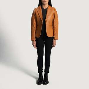 Blazer en cuir marron matelassé Cora avec broderie et décoration boutonnée, méthode de tricotage et de tissage, motif uni et imprimé - Product Image 4