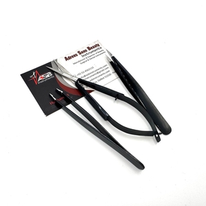 Pinces à épiler professionnelles noires brillantes avec logo personnalisé, en acier inoxydable, pointes inclinées et pointues, antistatiques, légères et écologiques - Product Image 3