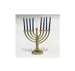 Ménorah élégante en laiton torsadé avec des branches courbes pour la décoration festive de la maison et les célébrations de vacances - Product Image 1