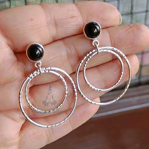 Pendientes de Aro de Ónix Negro: Hechos a Mano en Plata de Ley 925 con Doble Colgante - Product Image 1
