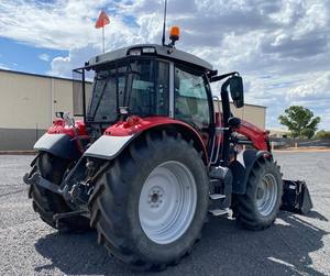 Tractor agrícola Massey Ferguson 5S.135 4x4 con tracción en las cuatro ruedas y cargador para uso agrícola disponible para la venta. - Product Image 3