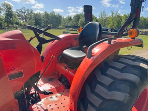 Tractor Agrícola Compacto Kubota M954R Usado Original al por Mayor, 95hp, 7040, 8540, 70hp, 100hp, con Cabina, para Huertos y Maquinaria Agrícola - Product Image 6