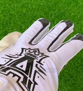 Logo personnalisé Poignée de gardien de but en cuir de qualité supérieure personnalisable en cuir et poignée confortables pour les sports de plein air - Product Image 6