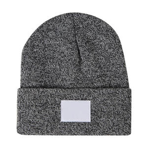 Sombrero personalizado de alta calidad para hombre, gorro acanalado de acrílico, gorro con parche Logo, gorro de esquí de invierno negro, gorro de punto de pescador liso al por mayor - Product Image 4