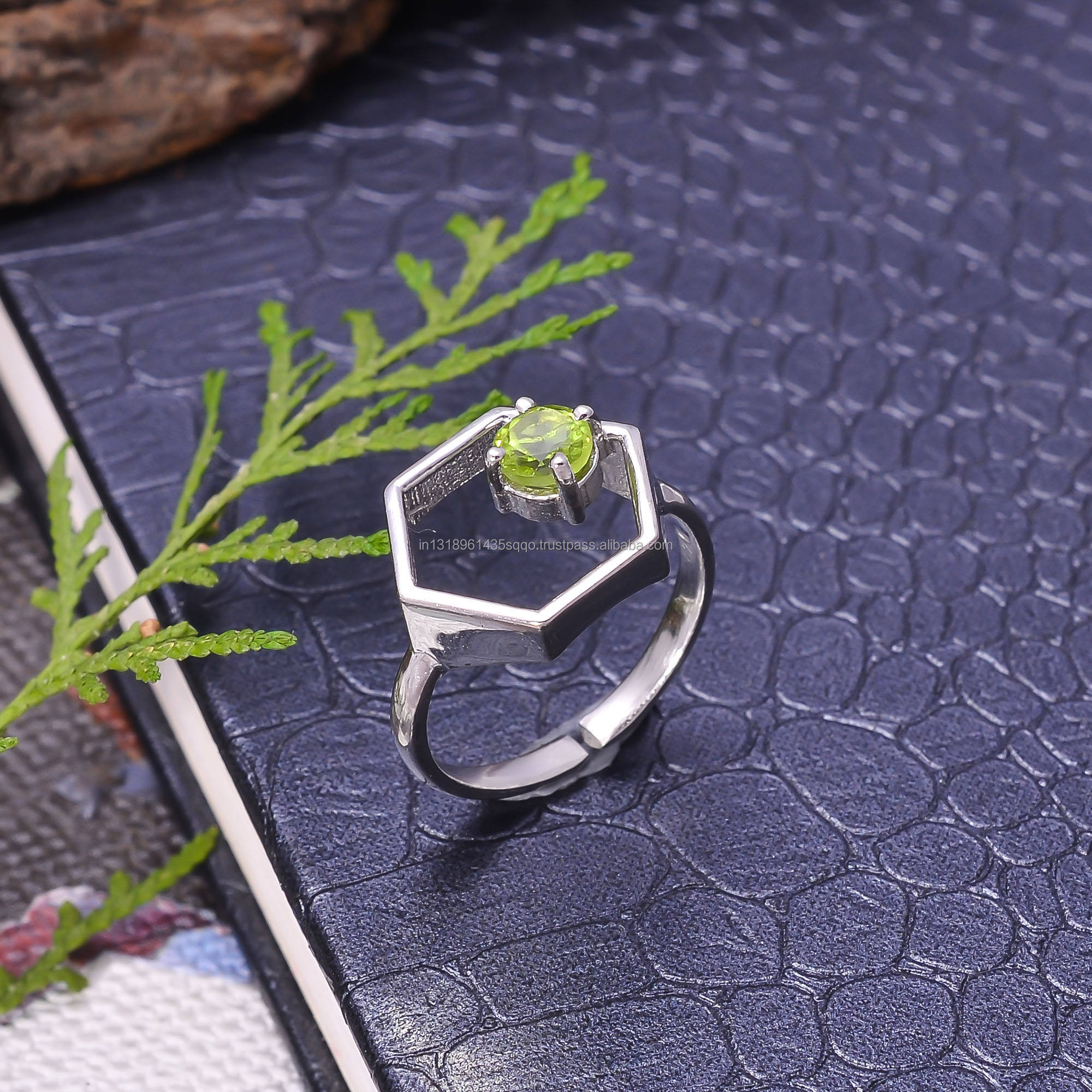 สีเขียว