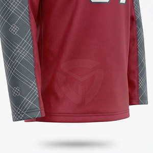 Camiseta de hockey sobre hielo con ajuste cómodo, material transpirable, diseñada para entrenamiento de alto rendimiento y uso en el día del partido. - Product Image 6