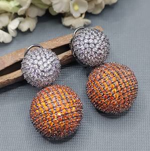 ต่างหู CZ AD Victoria ไข่มุกเทียมและทองเหลืองพร้อมดอกไม้คลาสสิก SKU AE 017 SG C1 - Product Image 2