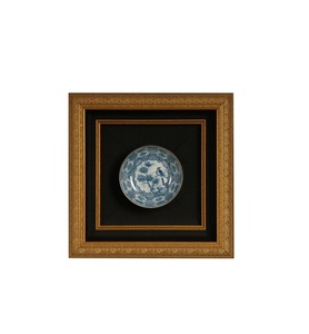 Cadre photo en bois personnalisable, parfait pour les personnes recherchant un style personnalisé grâce à des matériaux artisanaux de haute qualité. - Product Image 1