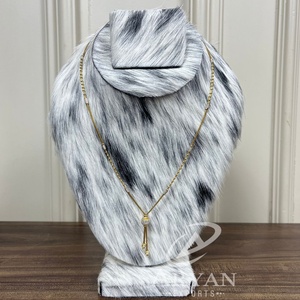 การแสดงเครื่องประดับสร้อยคอหนังวัวแบบกำหนดเองได้สำหรับการแสดงเครื่องประดับหน้าอกเครื่องประดับ - Product Image 1