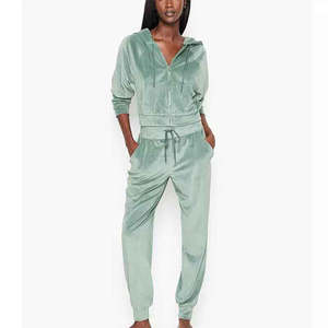 Wholesale <b>Women's</b> Velvet Two Piece Winter <b>Tracksuit</b> Color Block <b>Velour</b> Sweatsuit Short Top Custom Logo Jogging Suit - Product Image 1