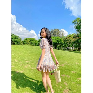 เดรสสั้นแฟชั่นคอวีแขนสั้นสำหรับผู้หญิงเดรสผ้าชีฟองผ้าโพลีเอสเตอร์100% สำหรับฤดูร้อนใหม่ล่าสุดสไตล์เกาหลีพิมพ์ลายดอกไม้ - Product Image 1